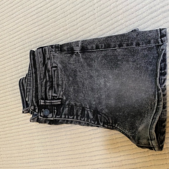 KanCan high rise buttonfly shorts in gray - Picture 3 of 5